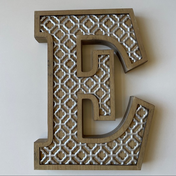 NWT HALLMARK LETTERS METAL INITIALS DECORATIVE SCALLOP SILVER DESIGN GRE… - Picture 2 of 12